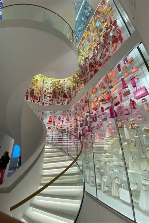 galerie dior paris.